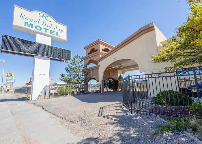 Motel: Royal Holiday Motel By Belvilla Gallup I-40